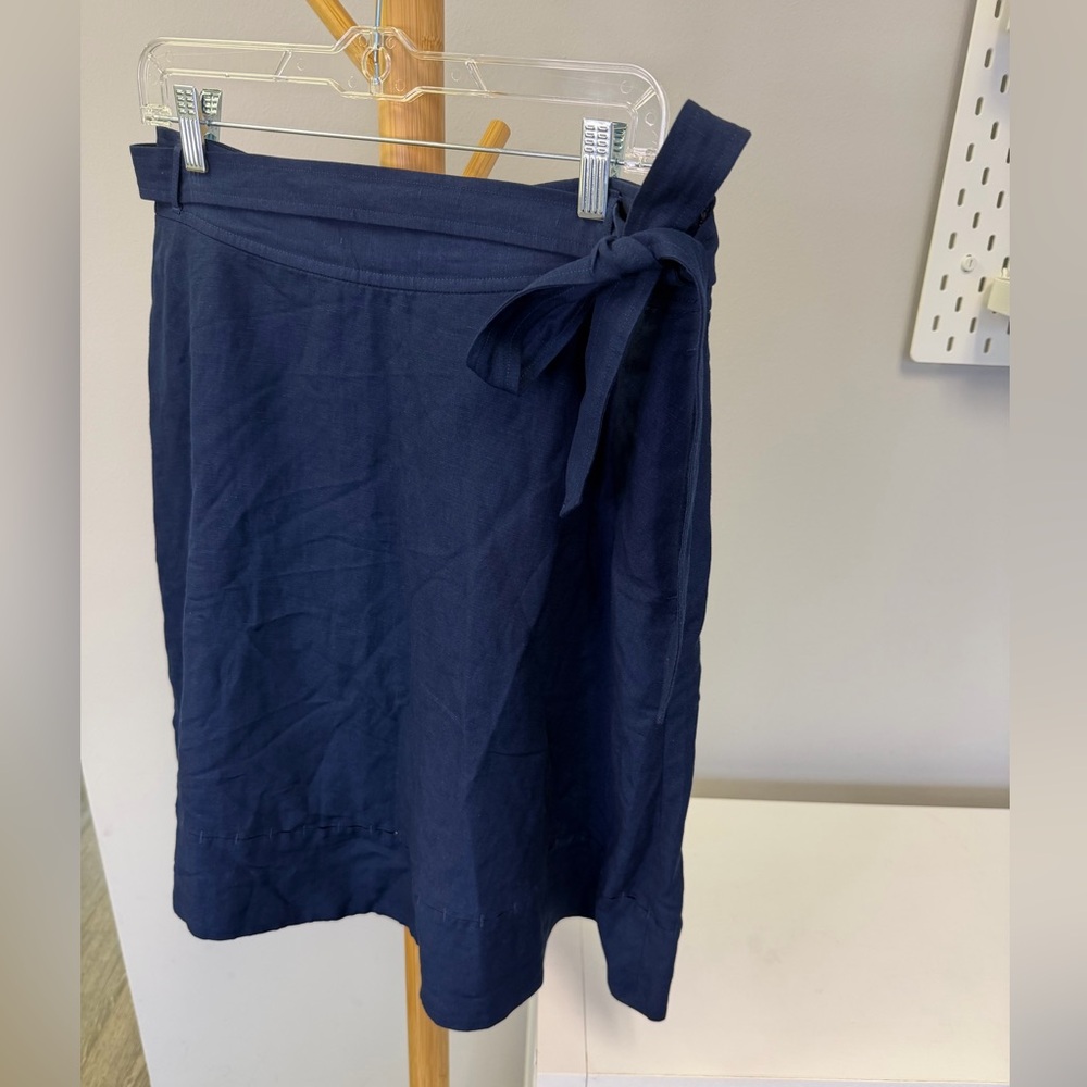 Banana Republic Navy Blue Line. Blend Skirt Size 10 - Picture 2 of 6